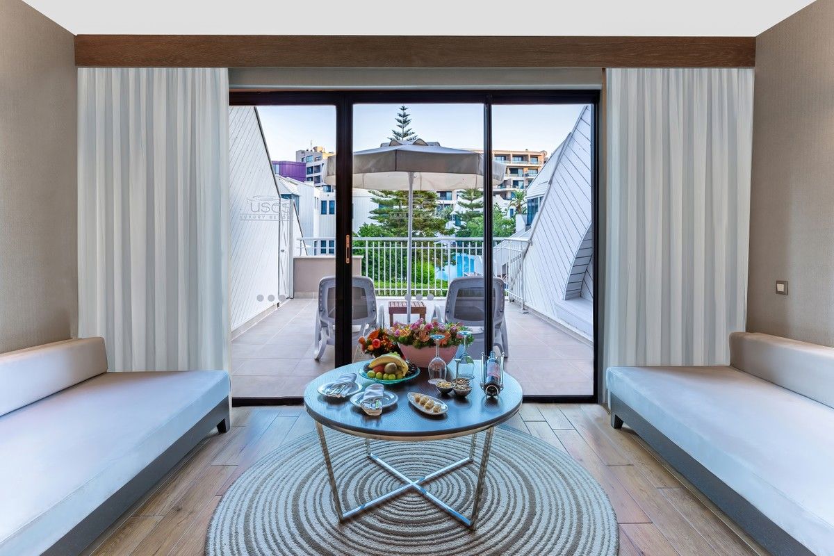 Deluxe Superior – Pool View