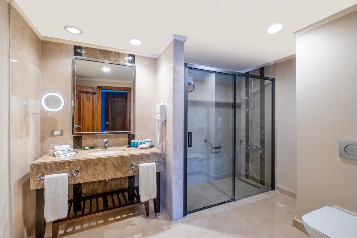 Senior Suite – Land View