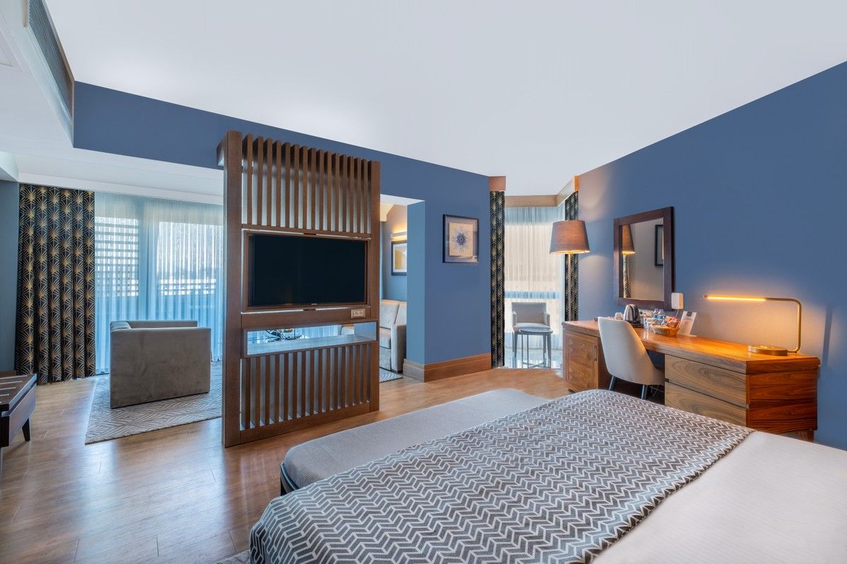 Senior Suite – Land View