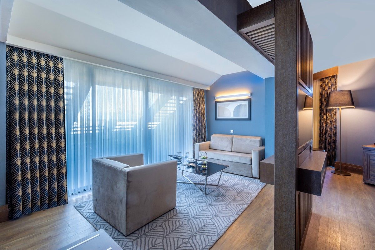 Senior Suite – Land View