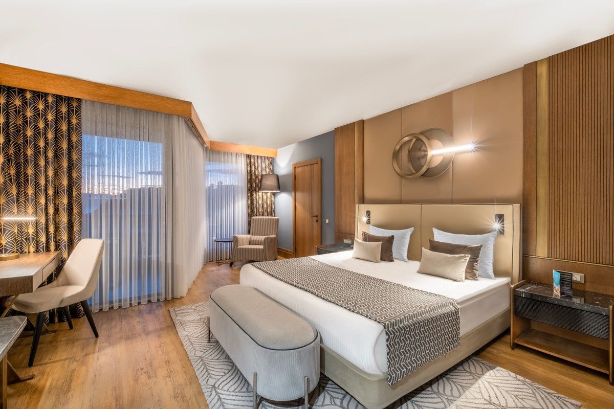 Senior Suite – Sea Side