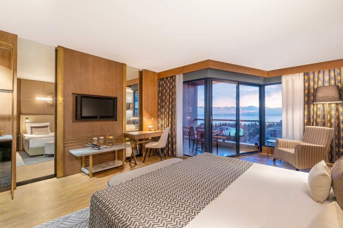 Senior Suite – Sea Side